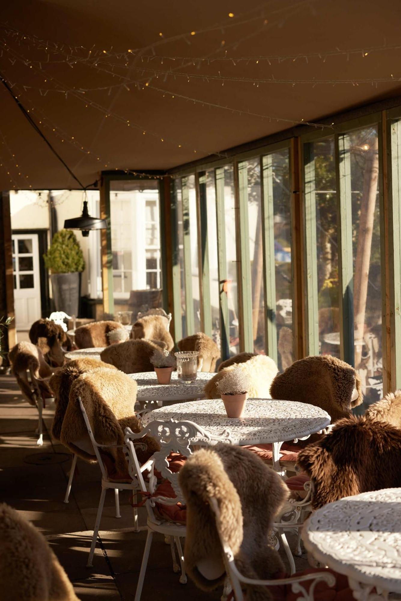 The Grosvenor Arms Hotel Hindon ภายนอก รูปภาพ