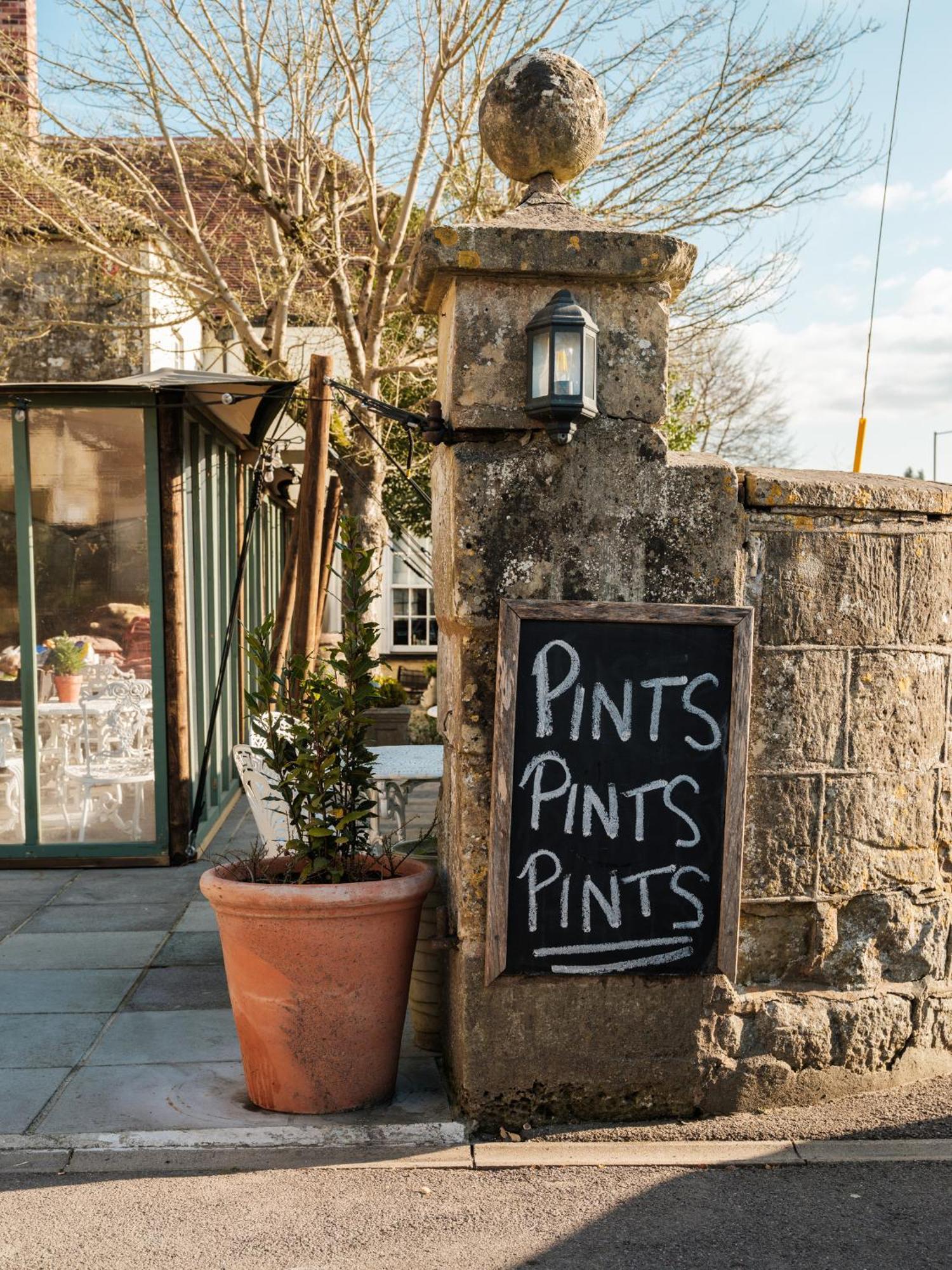 The Grosvenor Arms Hotel Hindon ภายนอก รูปภาพ